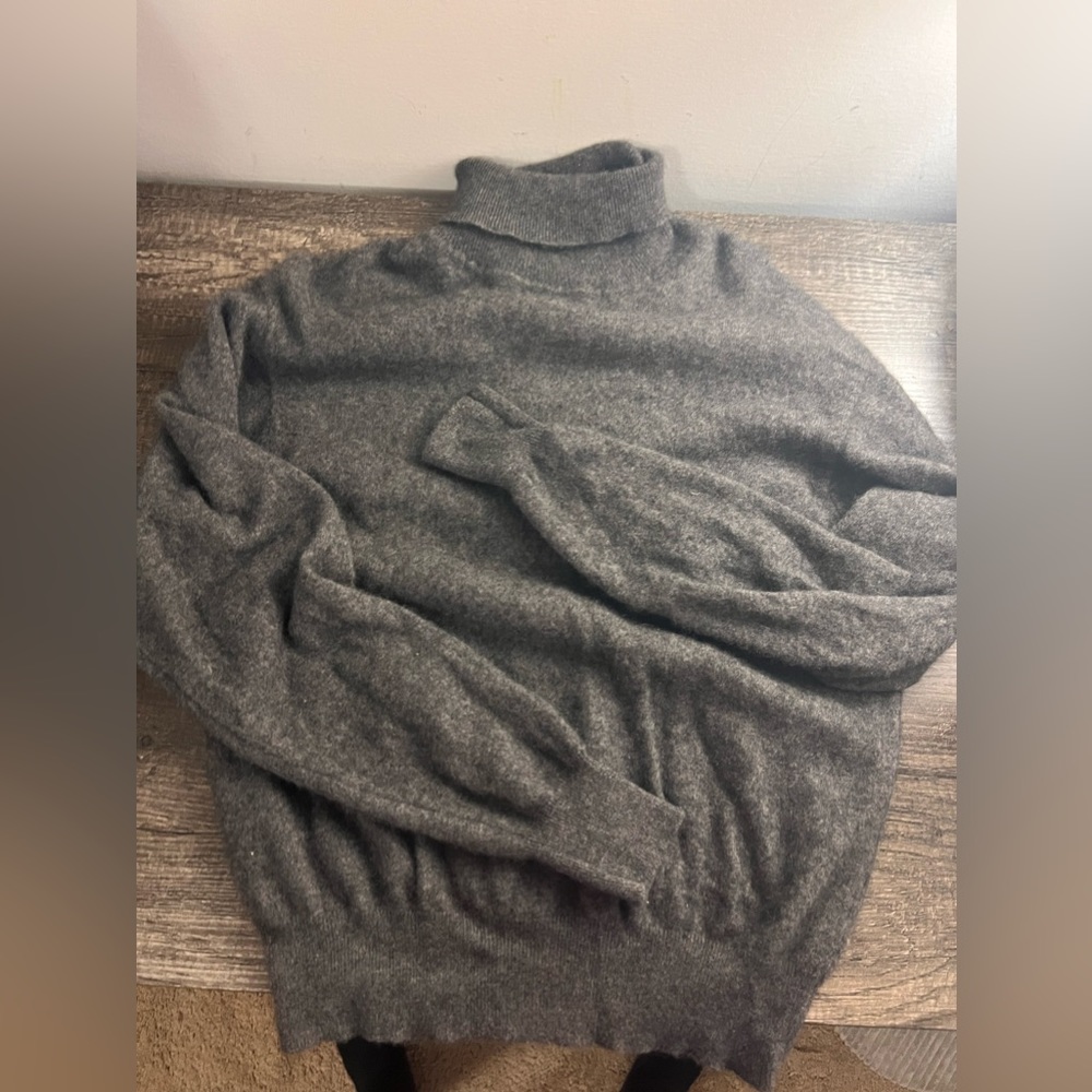 Lord & Taylor 2 Ply Cashmere Sweater